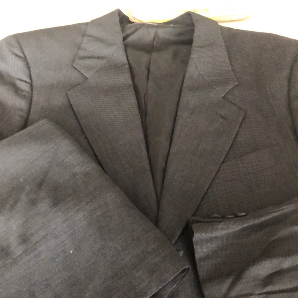 GIORGIO ARMANI 100% wool lightweight men’s suit